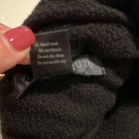 Vince Camuto Women's Total Eclipse Gray Acrylic Knit Pom Beanie Cap NWT - Picture 8 of 11